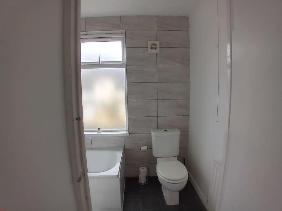 Large Family Home Central Location 3 Double Bedrooms And 1 Single Bedroom Cardiff Exteriér fotografie