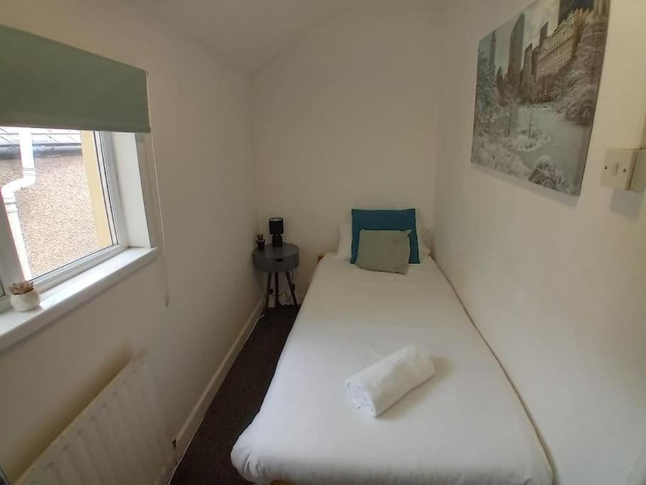 Large Family Home Central Location 3 Double Bedrooms And 1 Single Bedroom Cardiff Exteriér fotografie