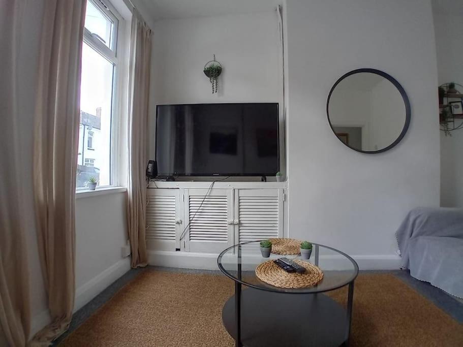 Large Family Home Central Location 3 Double Bedrooms And 1 Single Bedroom Cardiff Exteriér fotografie
