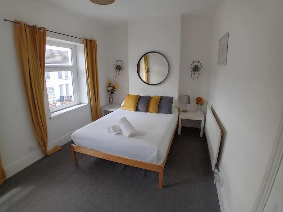 Large Family Home Central Location 3 Double Bedrooms And 1 Single Bedroom Cardiff Exteriér fotografie