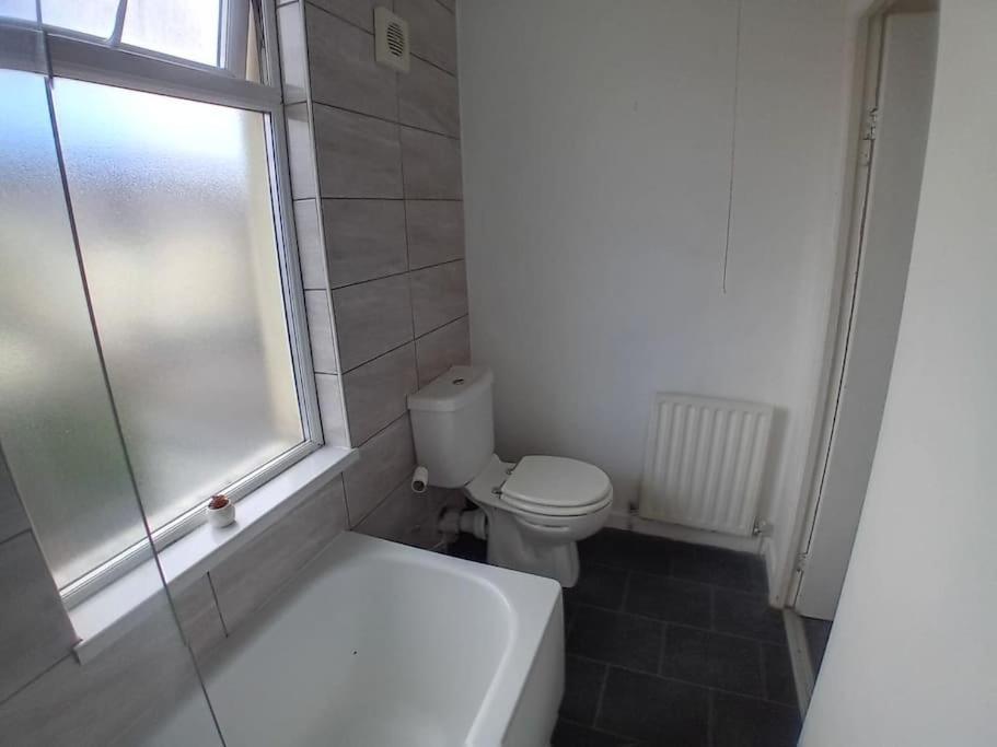 Large Family Home Central Location 3 Double Bedrooms And 1 Single Bedroom Cardiff Exteriér fotografie