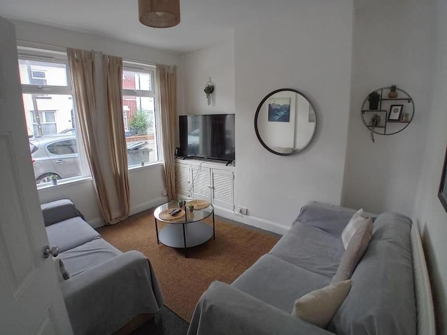 Large Family Home Central Location 3 Double Bedrooms And 1 Single Bedroom Cardiff Exteriér fotografie