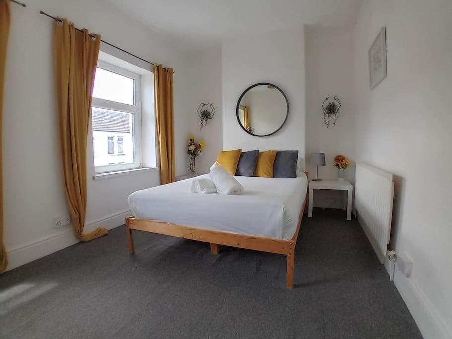Large Family Home Central Location 3 Double Bedrooms And 1 Single Bedroom Cardiff Exteriér fotografie