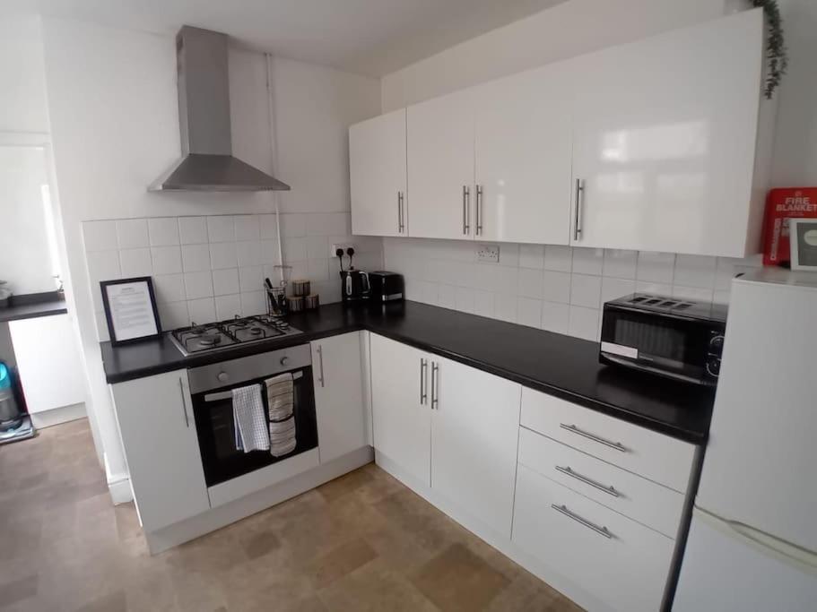 Large Family Home Central Location 3 Double Bedrooms And 1 Single Bedroom Cardiff Exteriér fotografie