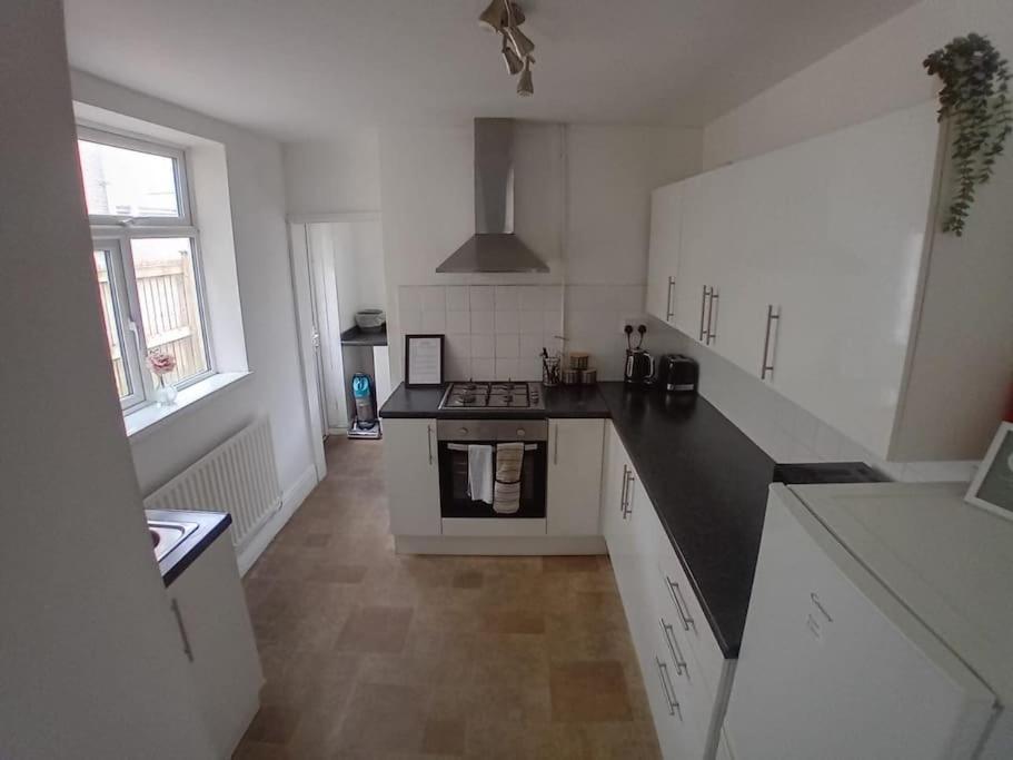 Large Family Home Central Location 3 Double Bedrooms And 1 Single Bedroom Cardiff Exteriér fotografie