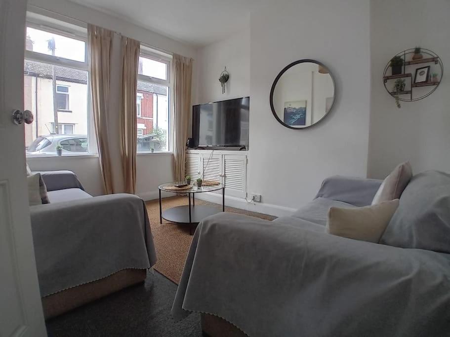 Large Family Home Central Location 3 Double Bedrooms And 1 Single Bedroom Cardiff Exteriér fotografie